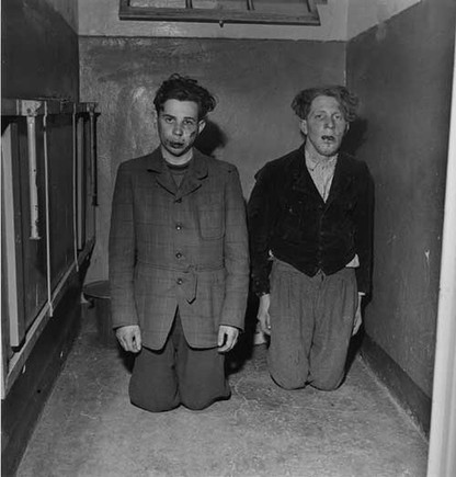 lee miller_ guardas de buchenwald pedindo perdão_