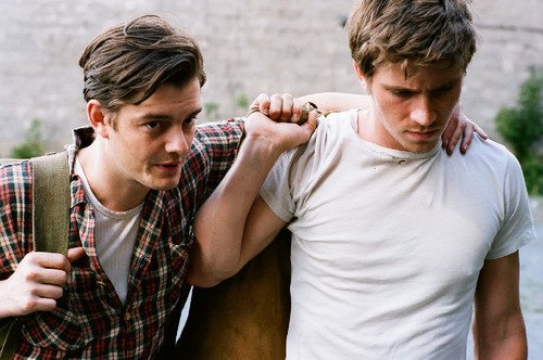 on-the-road-movie-image-sam-riley-garrett-hedlund[