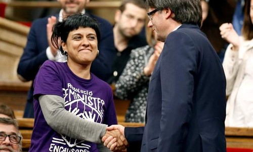 anna-gabriel-puigdemont-saludo-reuters[1].jpg