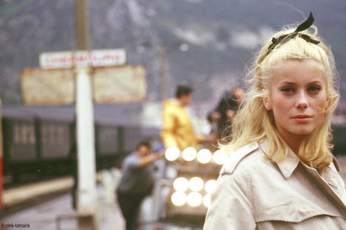 Catherine-Deneuve-dans-Les-parapluies-de-Cherbourg