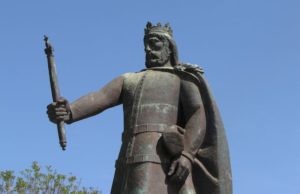 estatua-de-d-afonso-iii-300x194[1].jpg