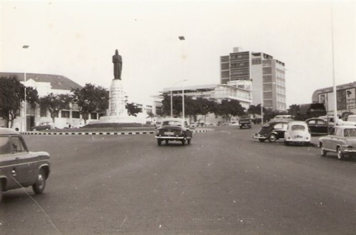 Luanda_-_estátua_de_D.Afonso_Henriques_-foto_anos