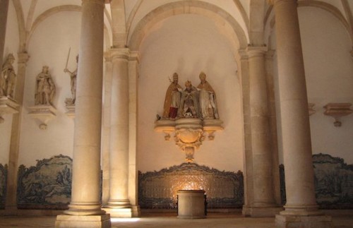 sala-dos-reis-no-mosteiro-de-alcobaca[1].jpg