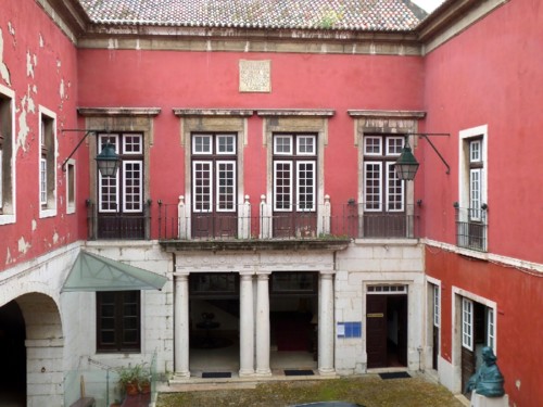 Palácio%20dos%20Almadas1[1].JPG