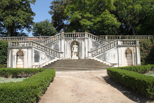 800px-Jardim_Botânico_da_Ajuda_(escadaria_central 800px-Jardim_Botânico_da_Ajuda_(escadaria_central