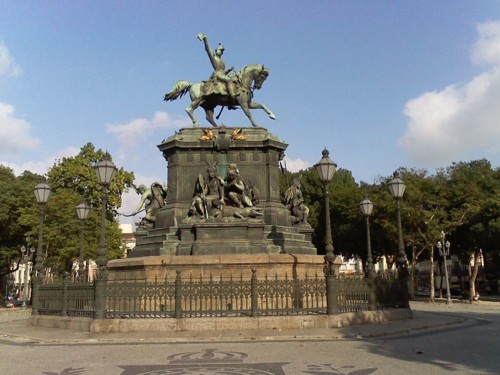 800px-Monumento_a_pedro_i_do_brasil[1].jpg