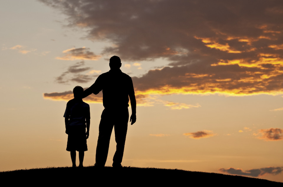 padre-e-figlio-tramonto.jpg