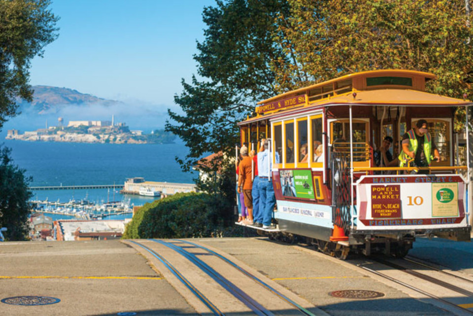 sanfran-trolley-alcatraz-wharf_dp_700[1].jpg