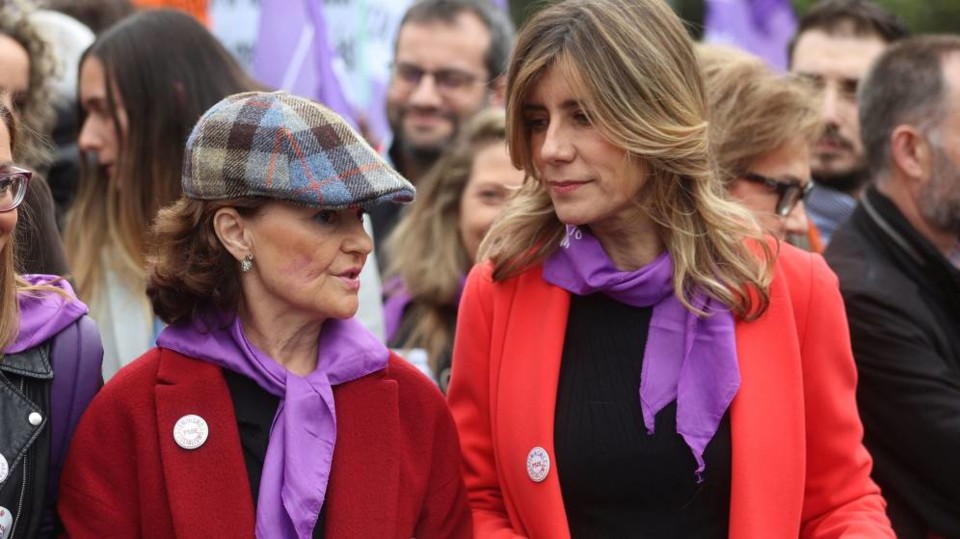 begona-gomez-y-su-suegra-manifestacion-manifiesto- begona-gomez-y-su-suegra-manifestacion-manifiesto-