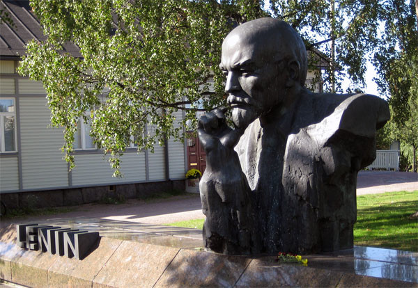 lenin_patsas_kotka.jpeg