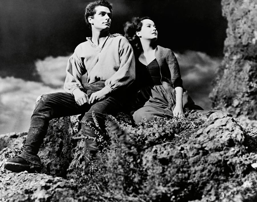 1-laurence-olivier-and-merle-oberon-in-wuthering-h