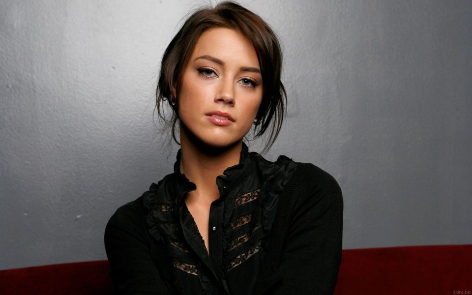 amber-heard-black-dress-4k.jpg