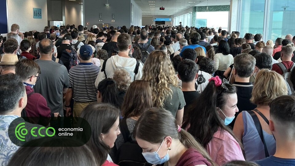 filas-aeroporto-lisboa-sef.jpeg