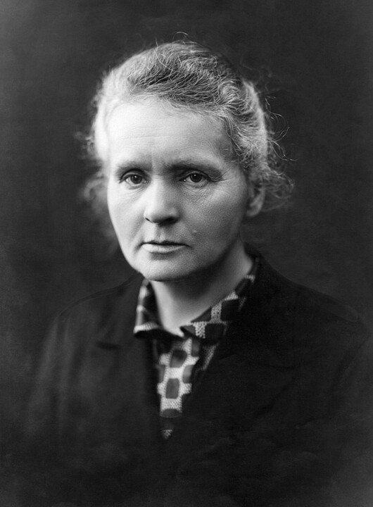 001 Marie_Curie_c._1920s.jpg