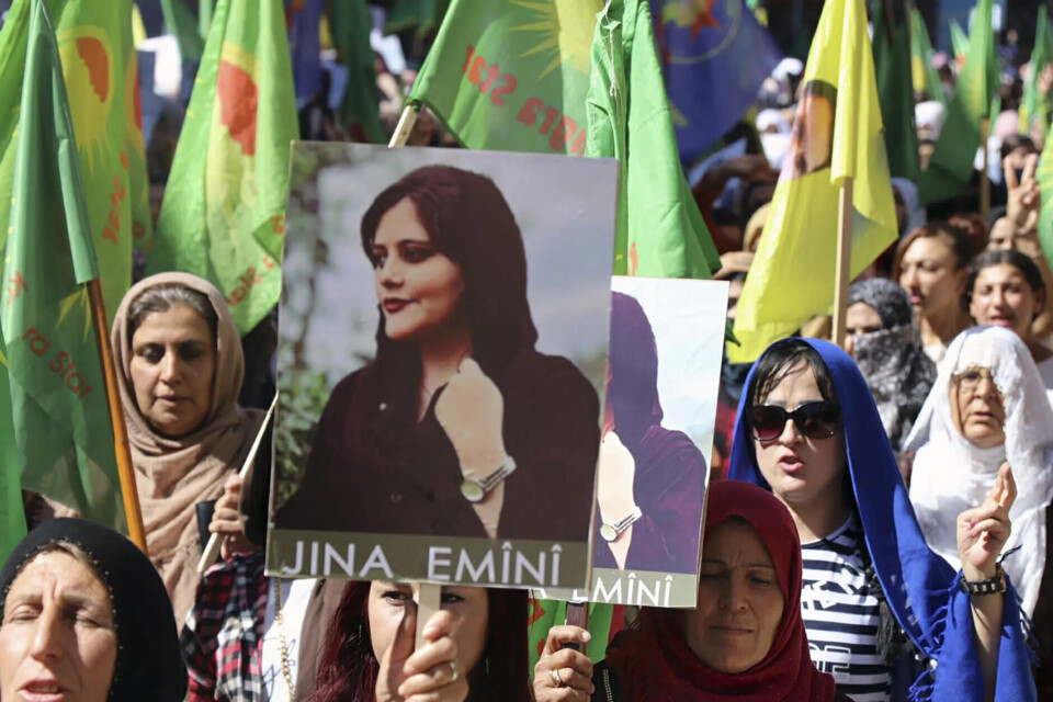 kurdish-protesters-mahsa-amini-1880x1254.jpg.webp