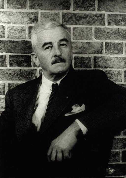 25 Carl_Van_Vechten_-_William_Faulkner.jpg
