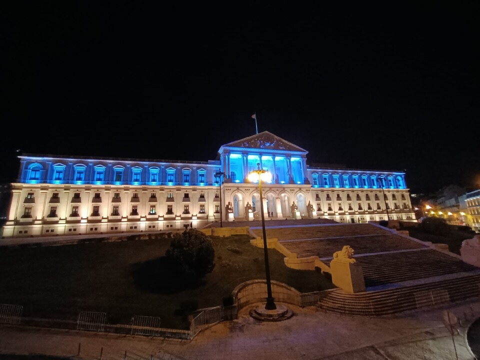 25 DE ABRIL AR azul amarelo.jpg