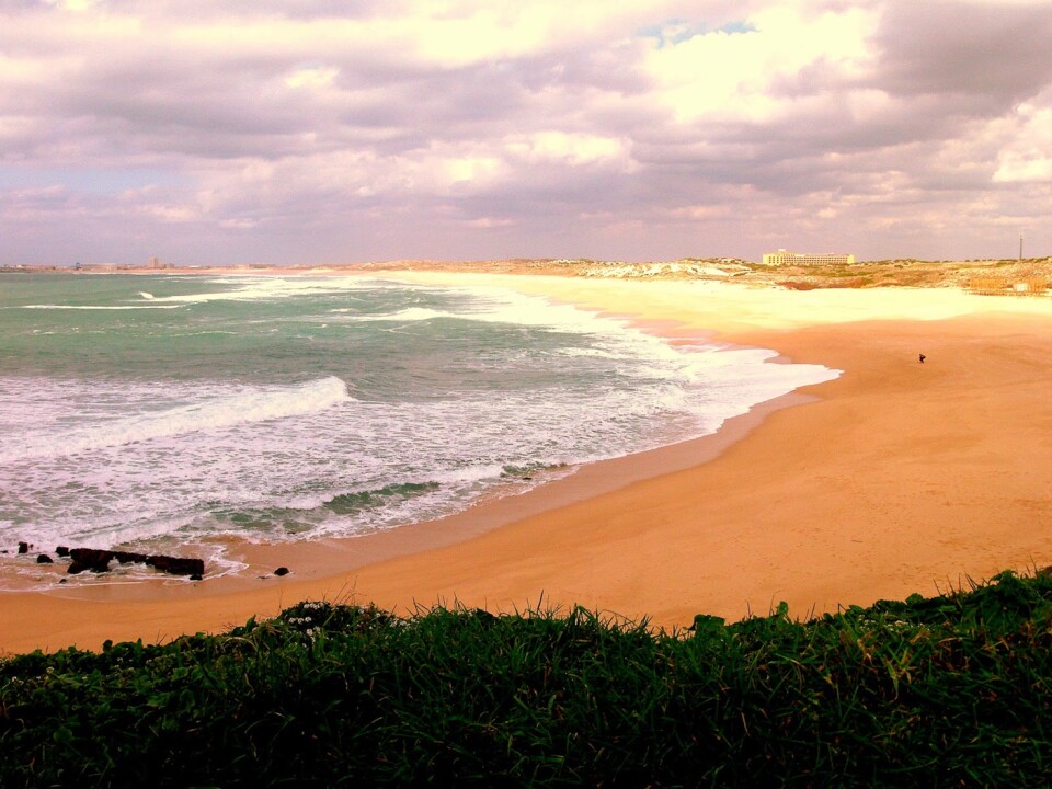Praia da Consolação, Peniche, Portugal.jpg